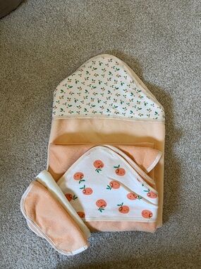 Bath Set - 2 Hooded Towels & Washcloths for Baby